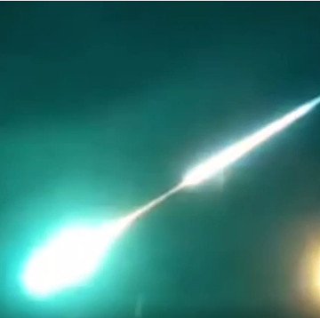 Video: Giant fireball triplets in Russia sky