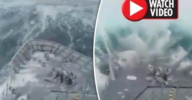 Video: Heroes of the moment when the warship nearly got swallowed by the