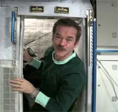 Video: How do astronauts sleep in spacecraft?