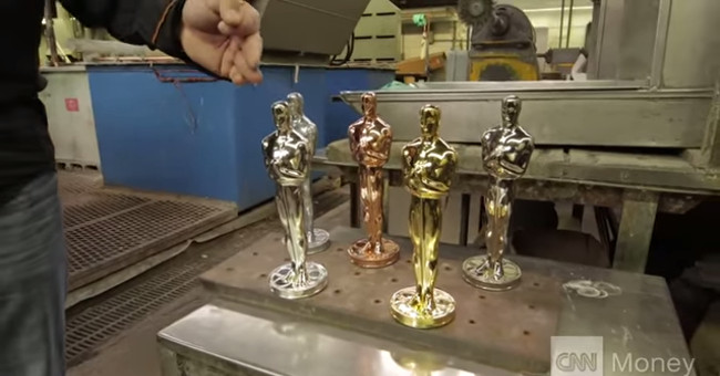 Video: How is Oscar gold statue?