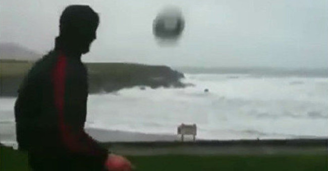 Video: Kick the ball into the storm of destruction and the amazing ending