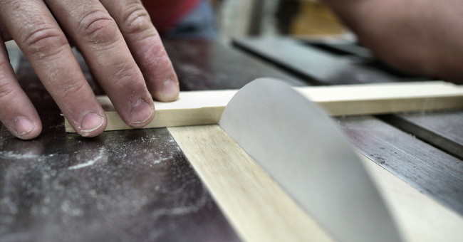 Video: Marvel at the sharpness of a paper saw blade