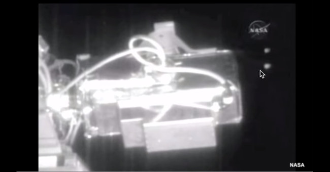 Video: NASA is accused of hiding scenes of 6 UFOs flying through the ISS station