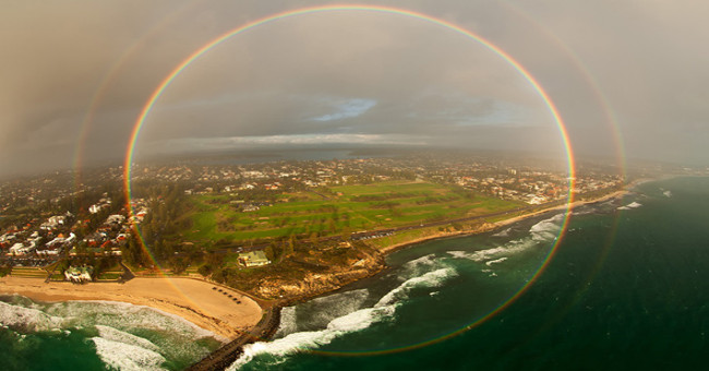 Video: Rainbow circle appears in the English sky
