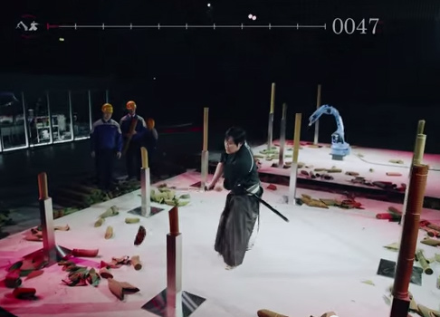 Video: Robot fencing with Japanese samurai