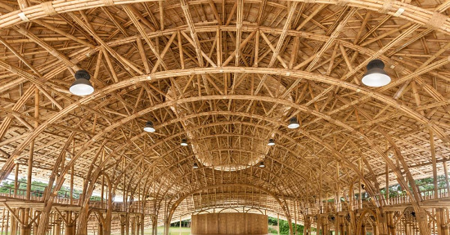 Video: School of earth and bamboo like a resort in Thailand