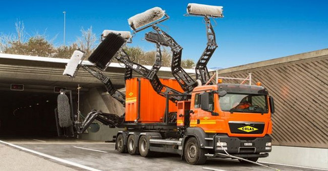 Video: See how this machine cleans the clean white tunnel like it did