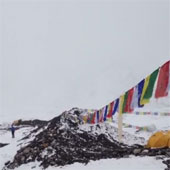 Video: Snowfall moment buried in Mount Everest camp