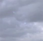 Video: Strange objects flicker in the English sky