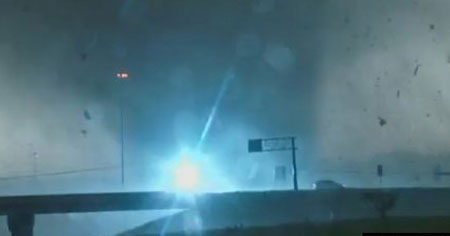 Video: Terrifying whirlwinds in America