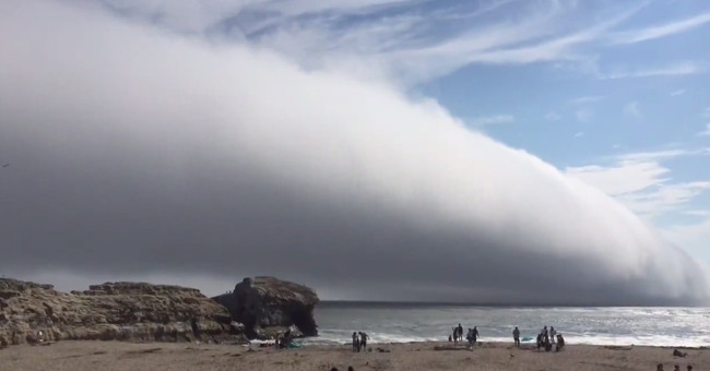 Video: The cloud hits the American beach