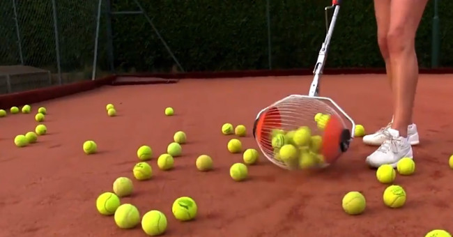 Video: The device helps pick up 60 tennis balls in a moment