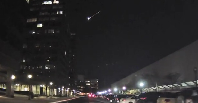 Video: The fireball flashes in the sky of the American capital