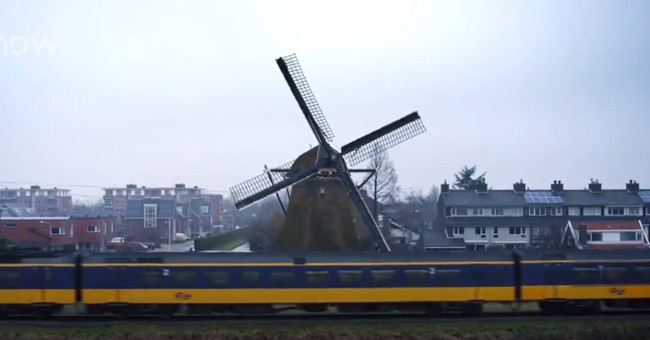 Video: The first full-powered electric train in the world