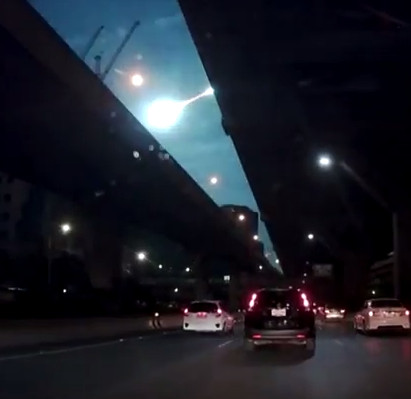 Video: The mysterious fireball suddenly appeared in Thailand's sky