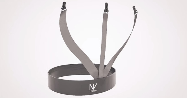 Video: The upside-down brace helps neatly-dressed men