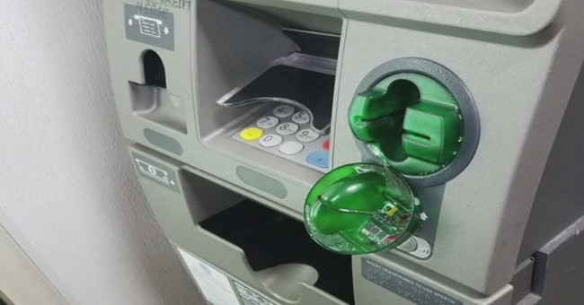 Video: Trick to steal ATM card information with readers
