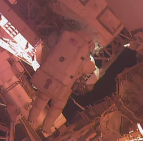 Video: Two NASA astronauts step out into space
