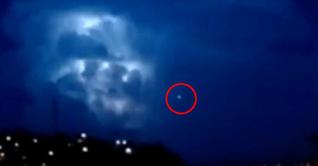 Video: UFO glowing in thunderstorms in Brazil