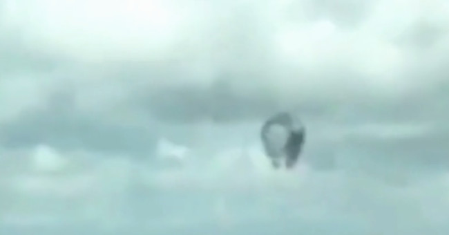 Video: UFO transformations appear in the English sky