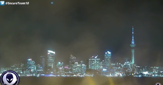 Video: UFOs are 100 times faster than aircraft in Australia?