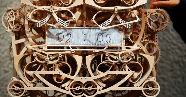 Video: Watch Japanese extremely sophisticated mechanical watches made of wood