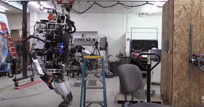 Video: Watch robots show up for dusting and sweeping houses more than sisters