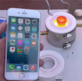 Video: What happens when pouring a few drops of molten aluminum onto iPhone 6?