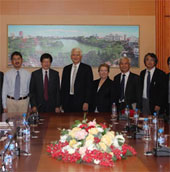 Vietnam - America: Cooperation in cancer research