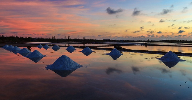 Vietnam salt copper is at the top of the most beautiful sunset view