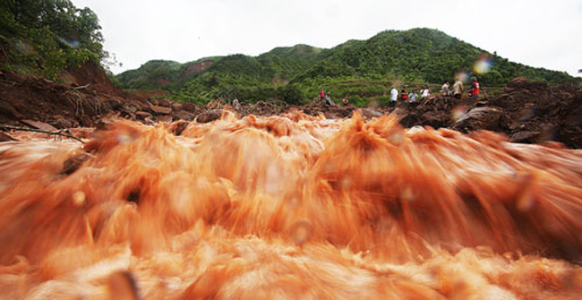 Vietnam studies flood forecasting in real time