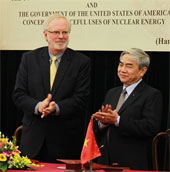Vietnam - The United States officially signed a nuclear cooperation agreement