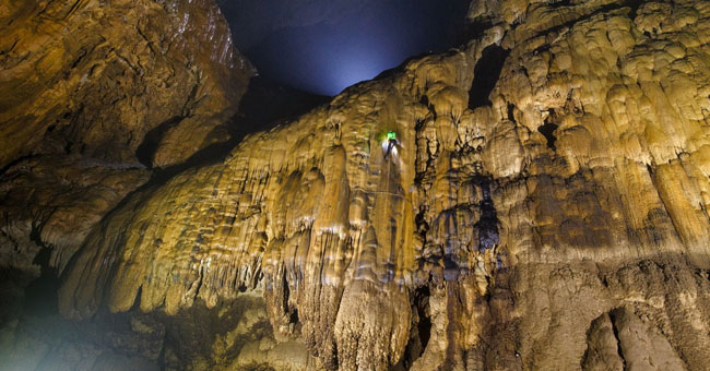 Vietnam wall - Huge wall in Son Doong cave