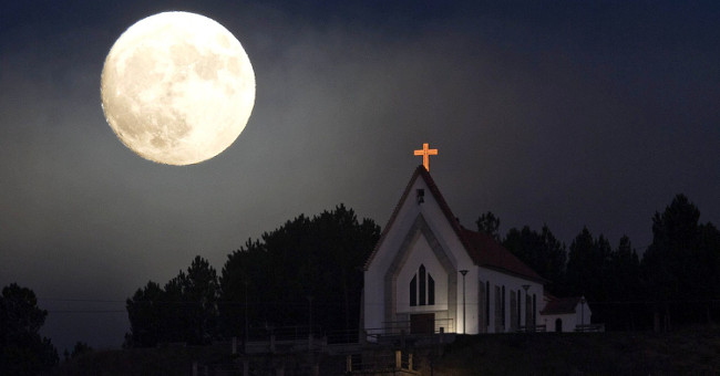Vietnam will welcome super moon at any time in 2018?