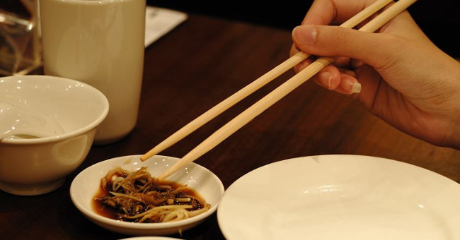 Vietnamese people eat and drink together and are susceptible to infection causing stomach cancer