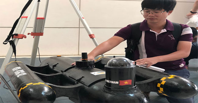 Vietnamese people make their own unmanned mini-ships to survey the sea
