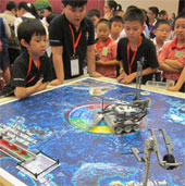 Vietnamese students compete for robots in Da Nang