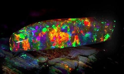 Virgin Rainbow - The most beautiful opal stone on the planet in Australia