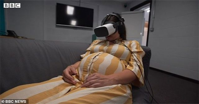 Virtual reality device helps women reduce labor pains