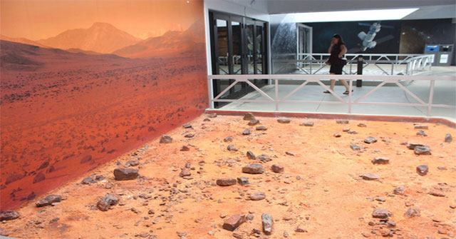 Visit the Kennedy Space Center 'visit' Mars