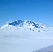 Volcanoes operate under the Antarctic ice shelf