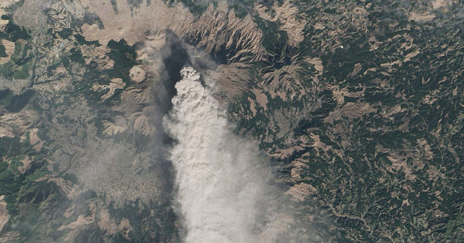 Volcanoes that stop massive earthquakes occur in Japan