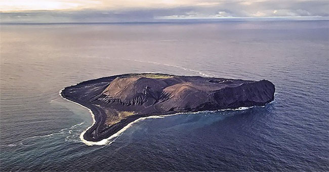 Volt Island Surtsey: Prohibited from the mysterious period of the scientific world off Iceland