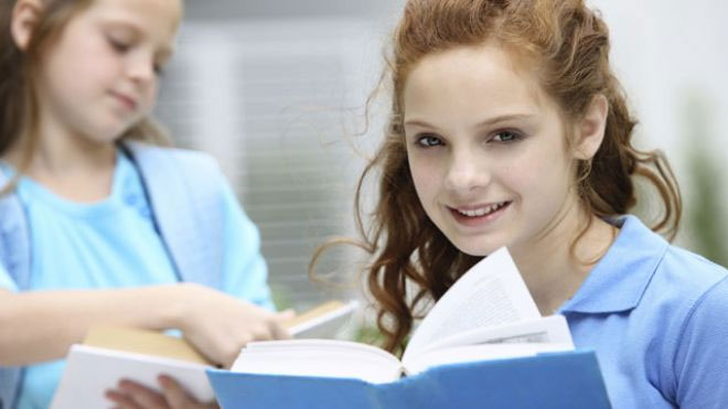 Want smart kids, leave many books in the house