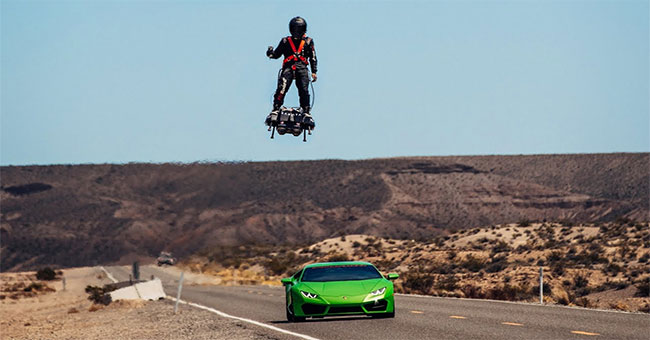 Watch an aerial hoverboard performance at speeds up to 160km / h