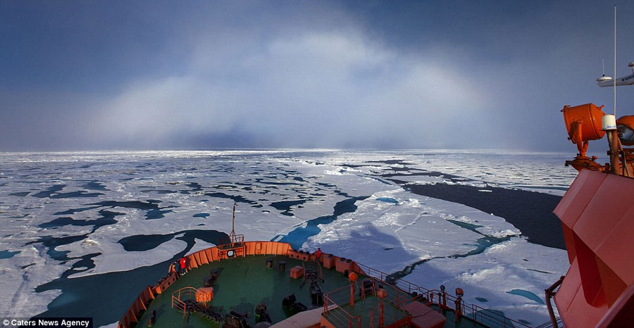 Watch an extremely rare white rainbow in the North Pole
