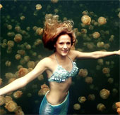 Watching sexy beauties 'mermaids' practice