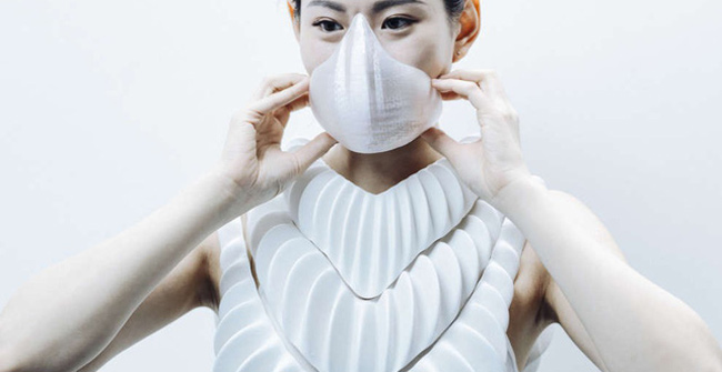 Wearing artificial fish helps people breathe underwater