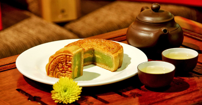 What do Asian countries eat during the Mid-Autumn Festival?