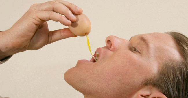What happens when you eat raw chicken eggs?